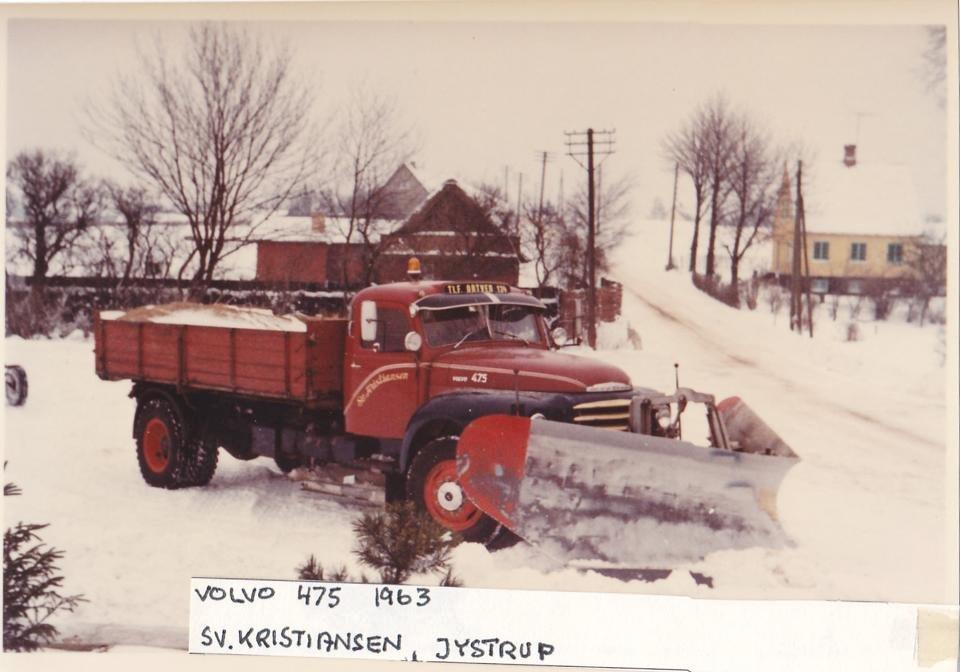 Jystrup Vognmandsforretning v/ Svend Kristiansen & Søn - Volvo 475 med plov hjemme i Jystrup. billede 63