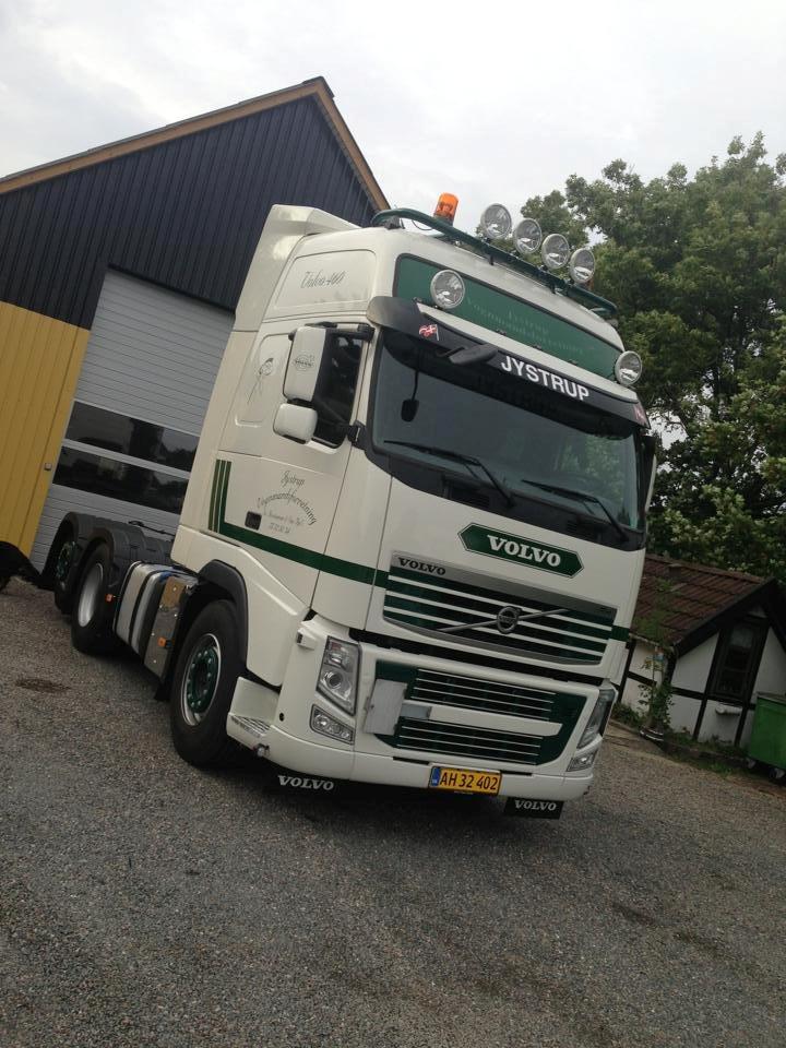 Jystrup Vognmandsforretning v/ Svend Kristiansen & Søn - Ny Vogn 2, da den kom hjem :) Volvo FH460 EEV, årgang 2011 (Gl Kurt Beier-bil) farver på stafferinger designet af undertegnede ;) billede 37