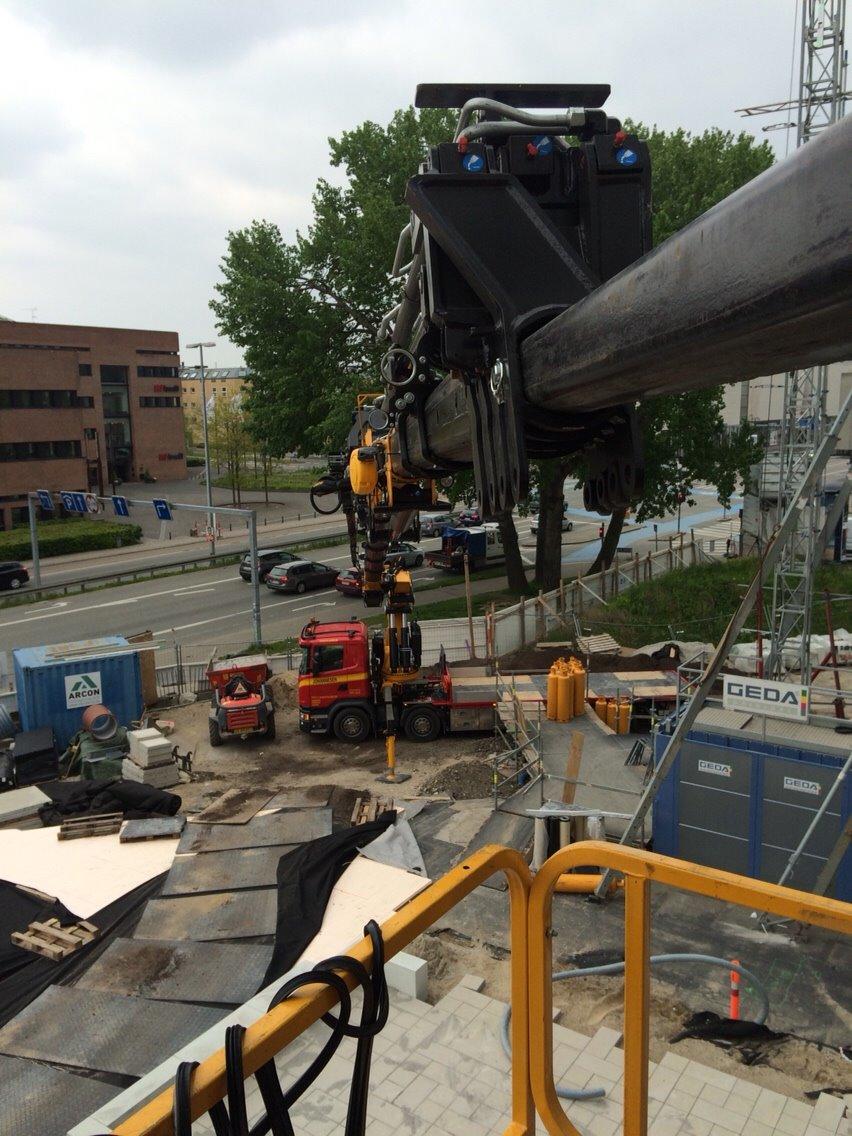 Johannesen Kran - Udskifter glas i Lyngby. Omkring 32 M arm.. billede 3