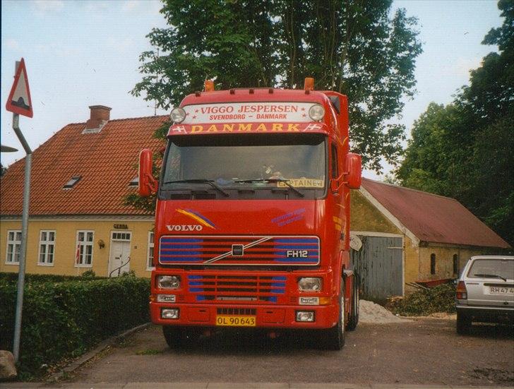 Lidt af hvert.. - Tja kom til at gå ledig efter min tid ved Tuborg og i panik sagde jeg ja til at køre i denne FH12´er ved Luftkaptejnen i Skårup.. Nu boede han jo lige 400 meter oppe ad gaden så det var jo nærliggende !! billede 10