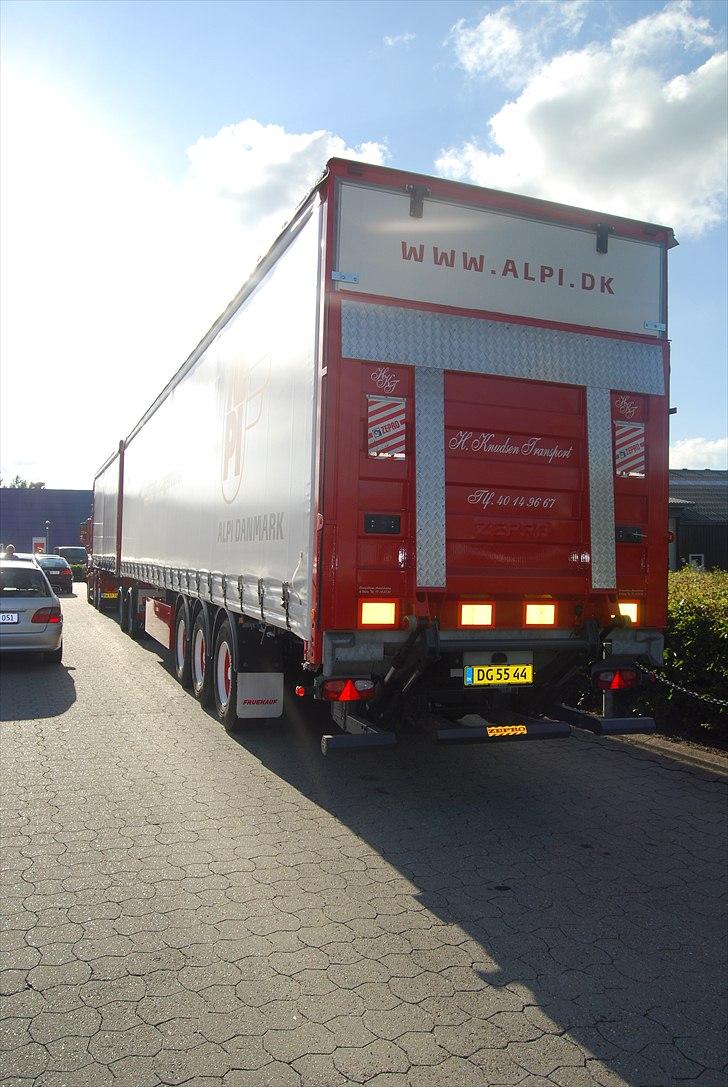 H-knudsen transport - Så blev traileren også færdig.... Står ved åbenhus ved hessel i herning med 25m... billede 55