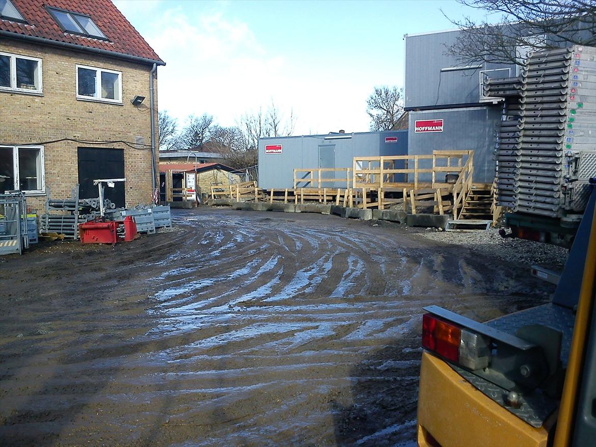 GC  - Christiansfeld skole. svinget man skulle bakke rundt i og ind mellen to bygninger. billede 16