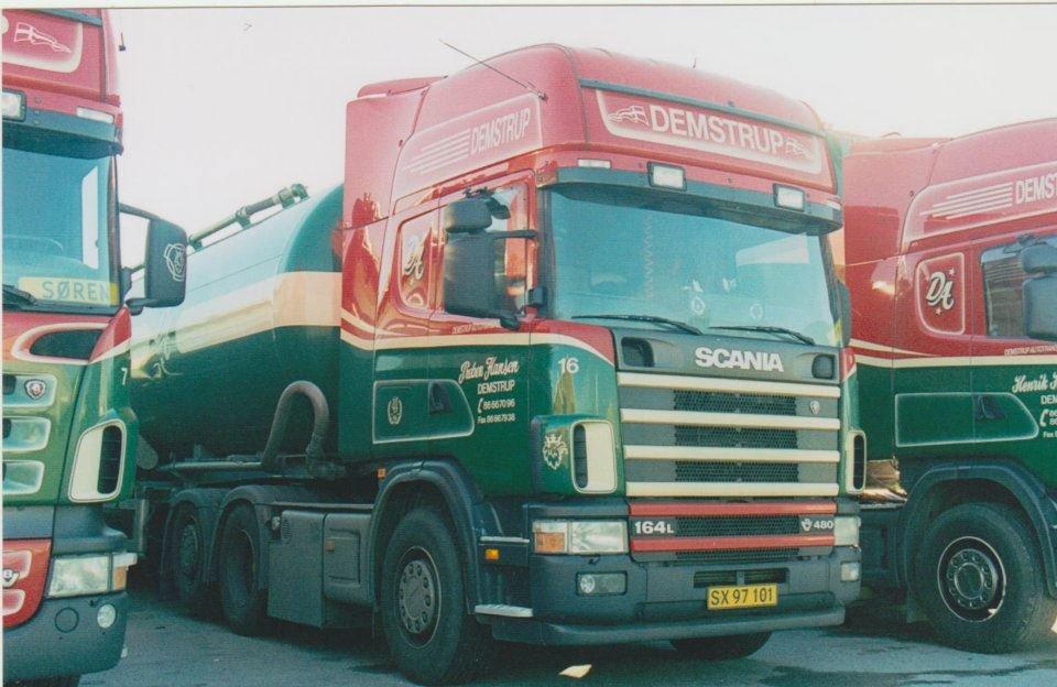Min tidligere biler - Demstrup Autotransport.SX97101- 
Scania 164 480. Gl vogn 16. Årgang 2003. Har idag kran på og bruges som pladstrækker hjemme i Demstrup. billede 19