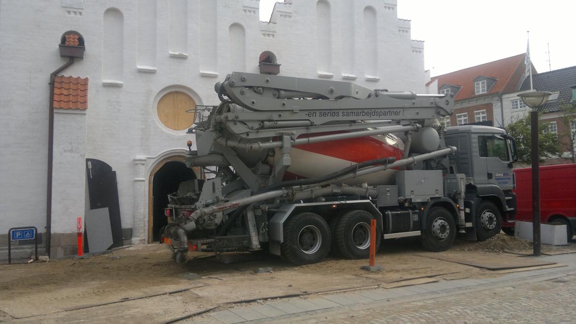 Lemvig Beton - Nyt gulv i Lemvig kirke billede 3