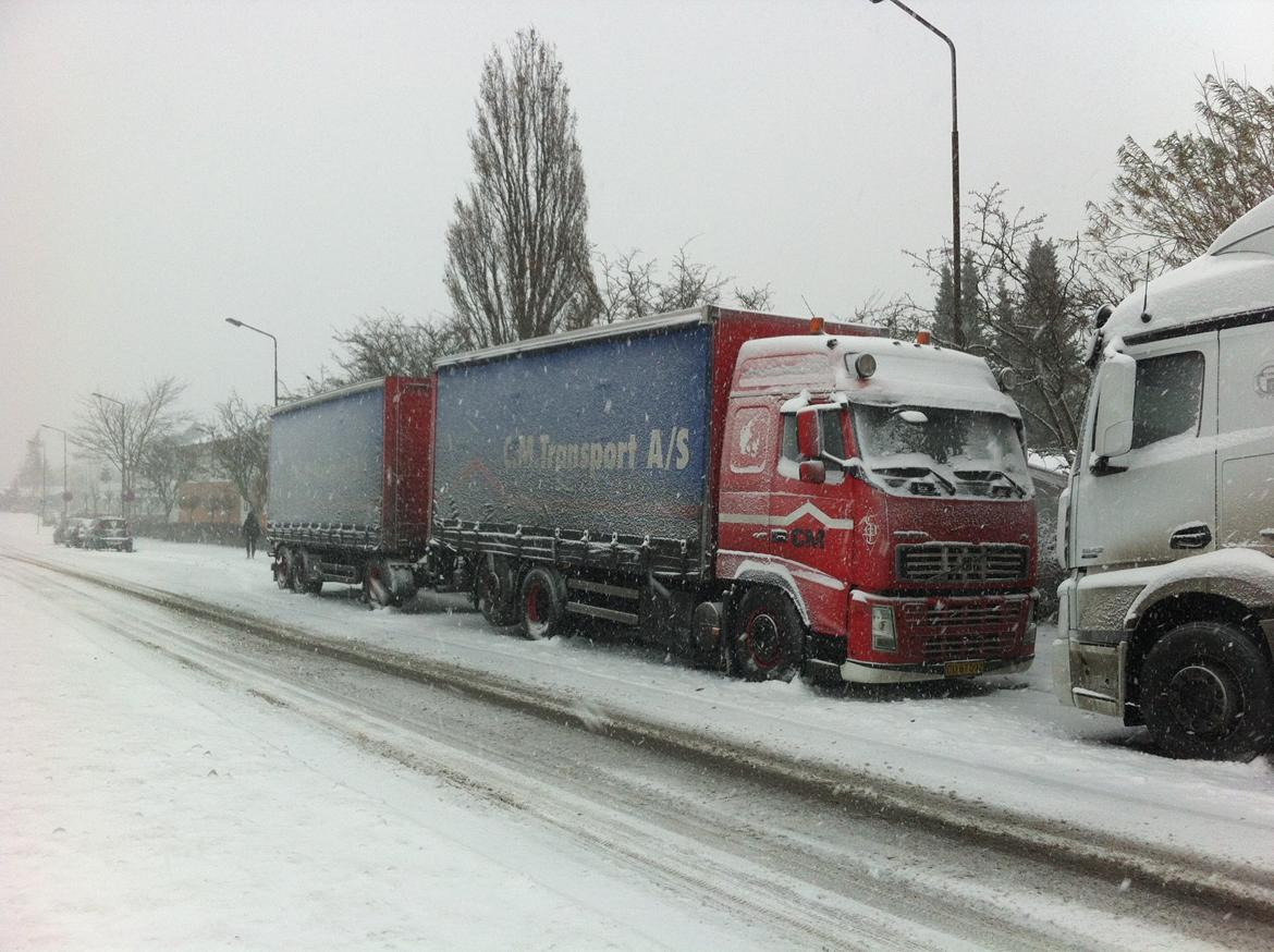 Volvo FH440 Forvogn/Hænger  - Den ser så fin ud med sne på billede 6