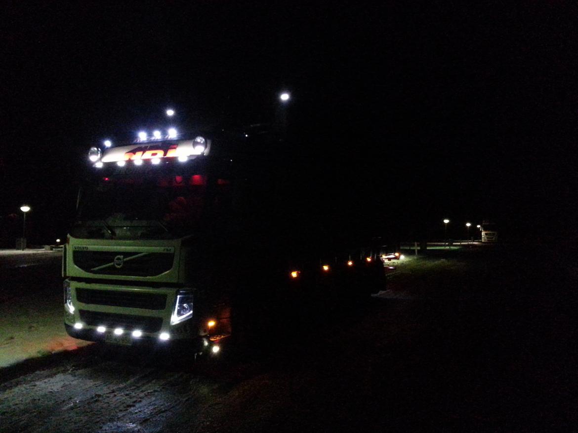 NDI - Lidt nye billeder fra lærepladen. - Sidste nye skud på stammen. Volvo FM420 forvogn, der kommer en kærre til den. Billede taget omkring Sakskøbing. billede 12
