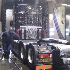 Scania 164L 480 V8 solgt