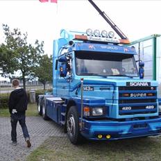 Scania T143