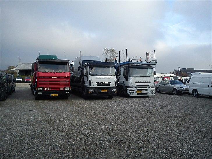 Scania 143m 500 v8 - Holder lige sammen med vores to Ivecoer billede 13