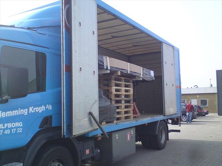 Scania P340 - Dejligt at lågerne kan åbnes i siden..:) billede 2