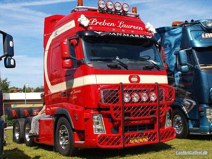 Volvo FH 500 - i ringe til lastbil udstilling billede 1