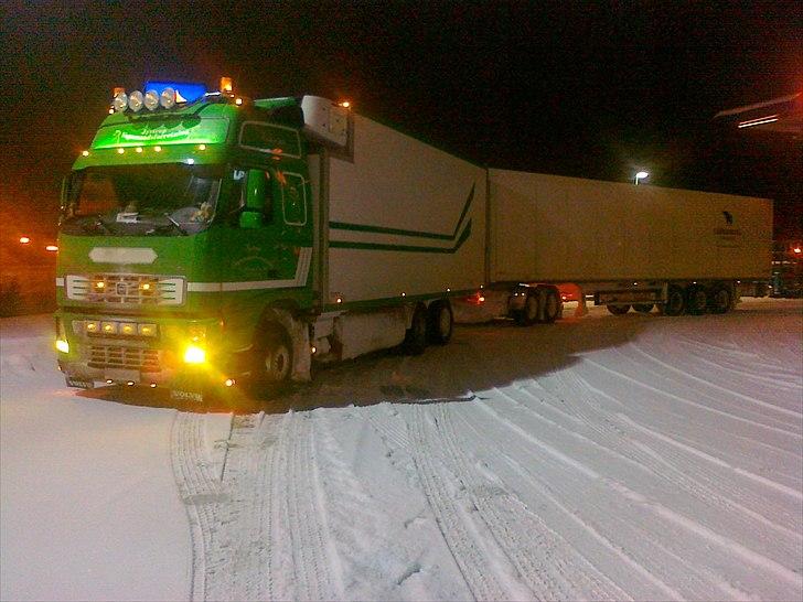 Volvo FH - Efter lidt snestorm. billede 1