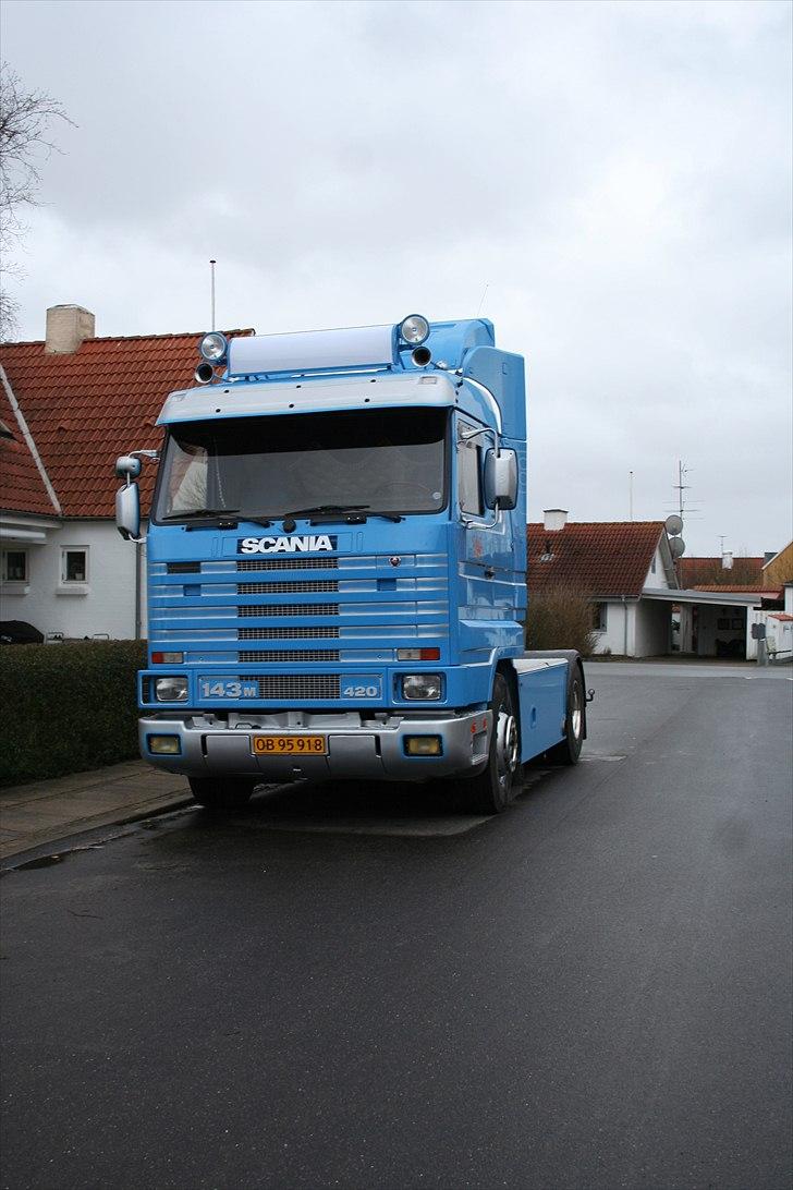 Scania 143 M - Hjemme på adressen billede 2