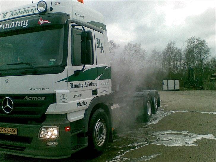 Mercedes Actros 2546 - bare damp fra damprenseren :) billede 2