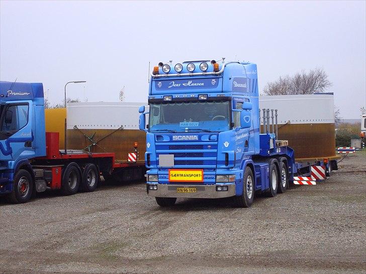 Scania 144 - kørsel med et bundfundament til en vindmølle billede 8