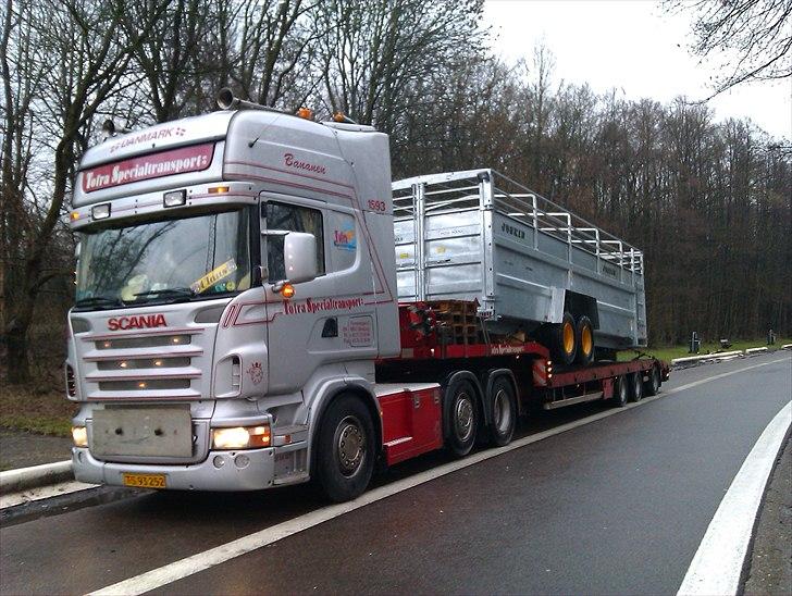 Scania R500 - 10,5 meter lang vogn til tysk bonde.. De grinede noget ved forhandleren nord for Emden, for bonden har vist ikke nogen traktor der kan trække den..  billede 6