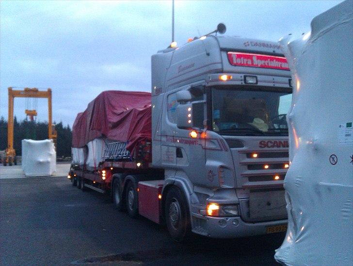 Scania R500 - Ankomst klokken 12.45 - Afgang kl 17.30 Det tager sgu tid med sådan noget specialgods.. billede 8