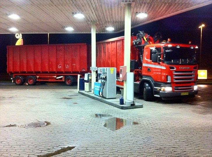 Scania R480 - Lige inde og tanke lidt. Den er jo tørstig sådan en spand :-D billede 2