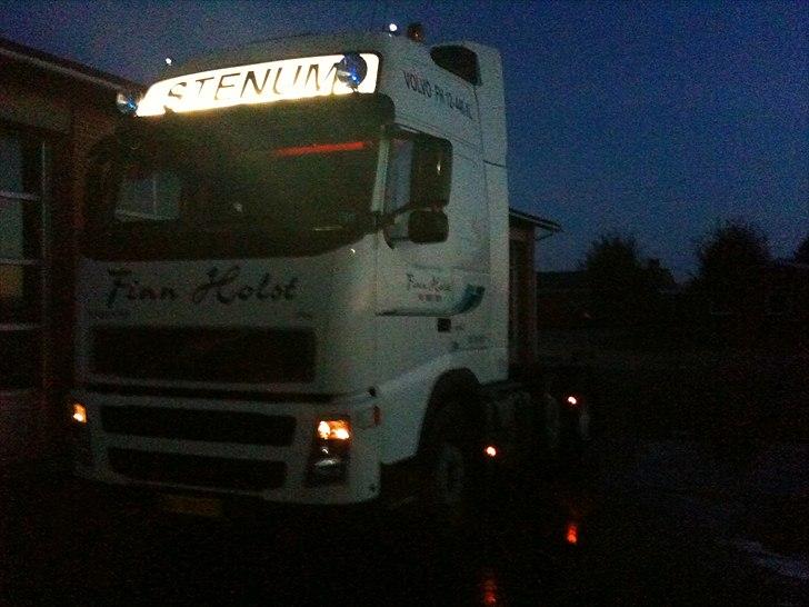 Volvo FH - Efter vask, en sen fredag aften. billede 2