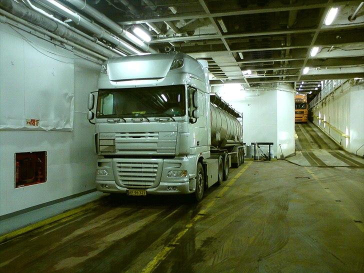 DAF XF 105 - Nederste vogndæk på FinnLink til Naantali.. billede 11
