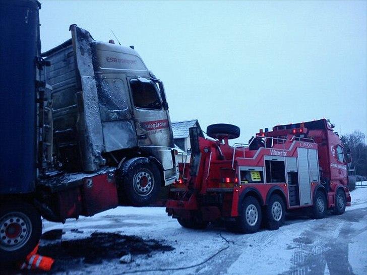 Volvo fh12 - sørgeligt syn billede 17