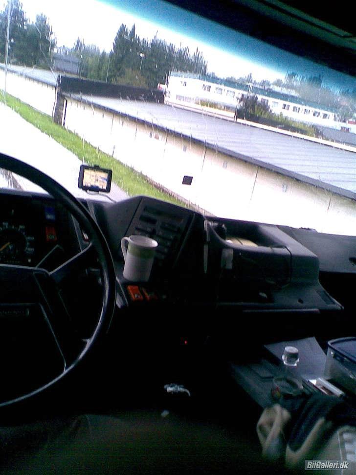 Volvo F12 6x2 - Venter i ski :) billede 8