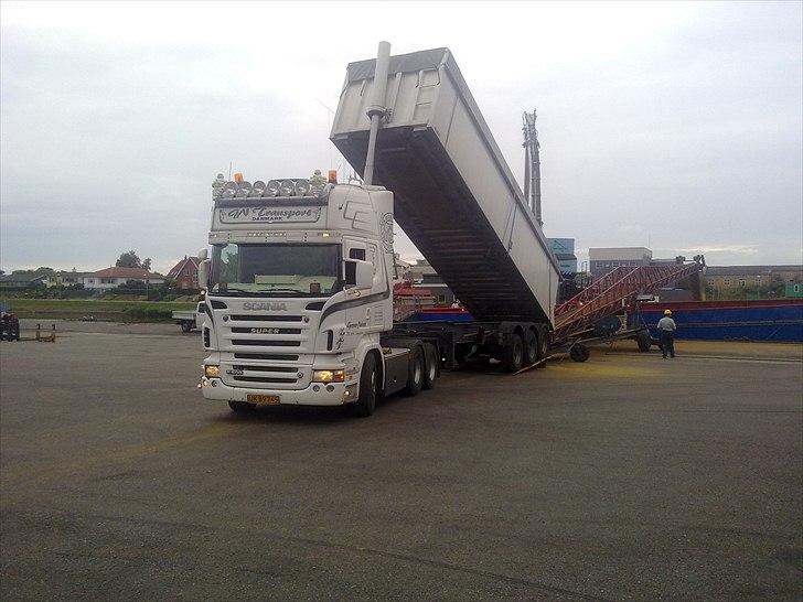 Scania R500 - Solgt - Odense havn med raps kager fra emmelev. billede 4