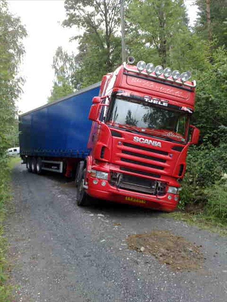 Scania r500 - kom lige ud i kanten på en lille vej i norge billede 8