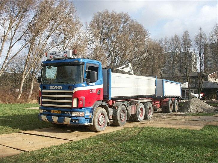 Scania 124-420 - Kørsel med kærretræk fra Betty Nansen Allé på Frederiksberg billede 1