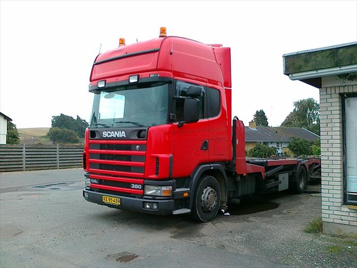 {{currentPhoto.altText}} billede {{currentPhoto.number}}