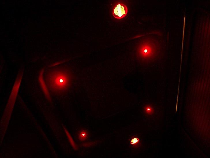 Volvo FM13 - 4 røde dioder i loftet billede 2
