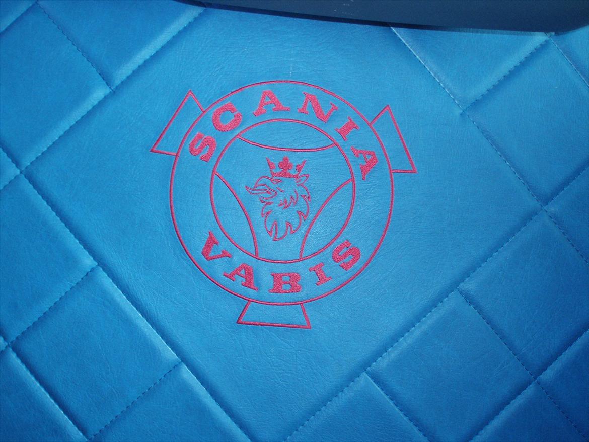 Scania R 480 - brodering på motor kappen billede 8