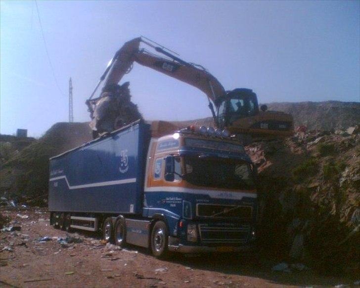 Volvo FH 16 - Stort brændbart fra losseplads billede 5