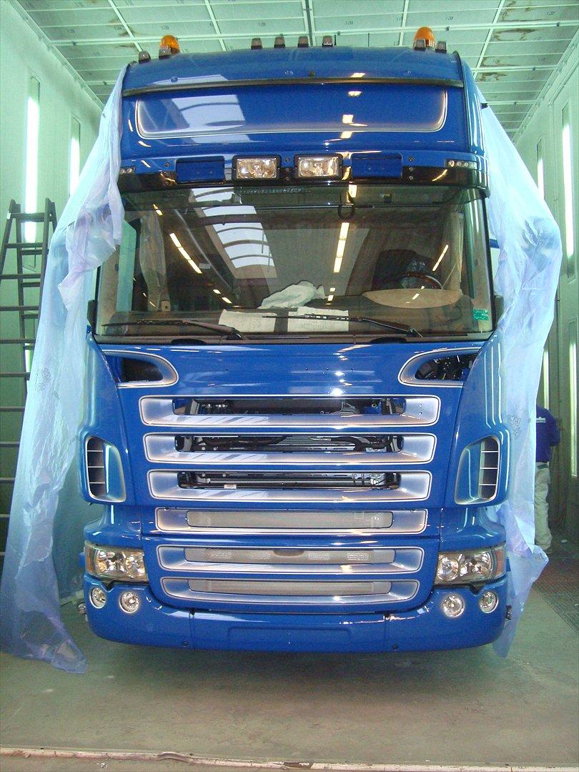 Scania R500       (Mr. Outlaw trucken) - 1 stk sprit ny Outlaw truck i malerkabinen billede 3