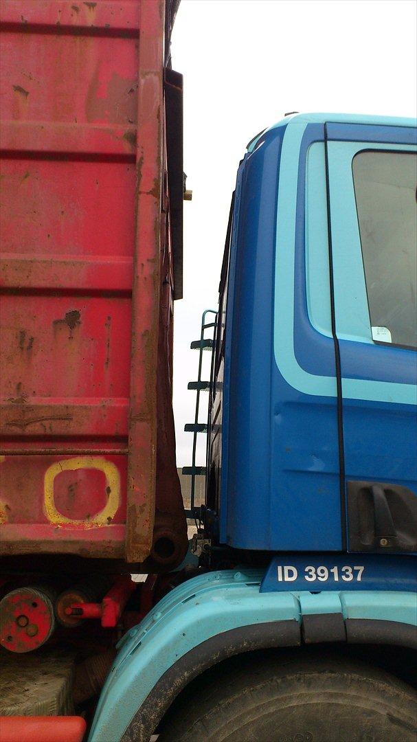 Scania 124l - 8 cm imellem førehus og kassen billede 11