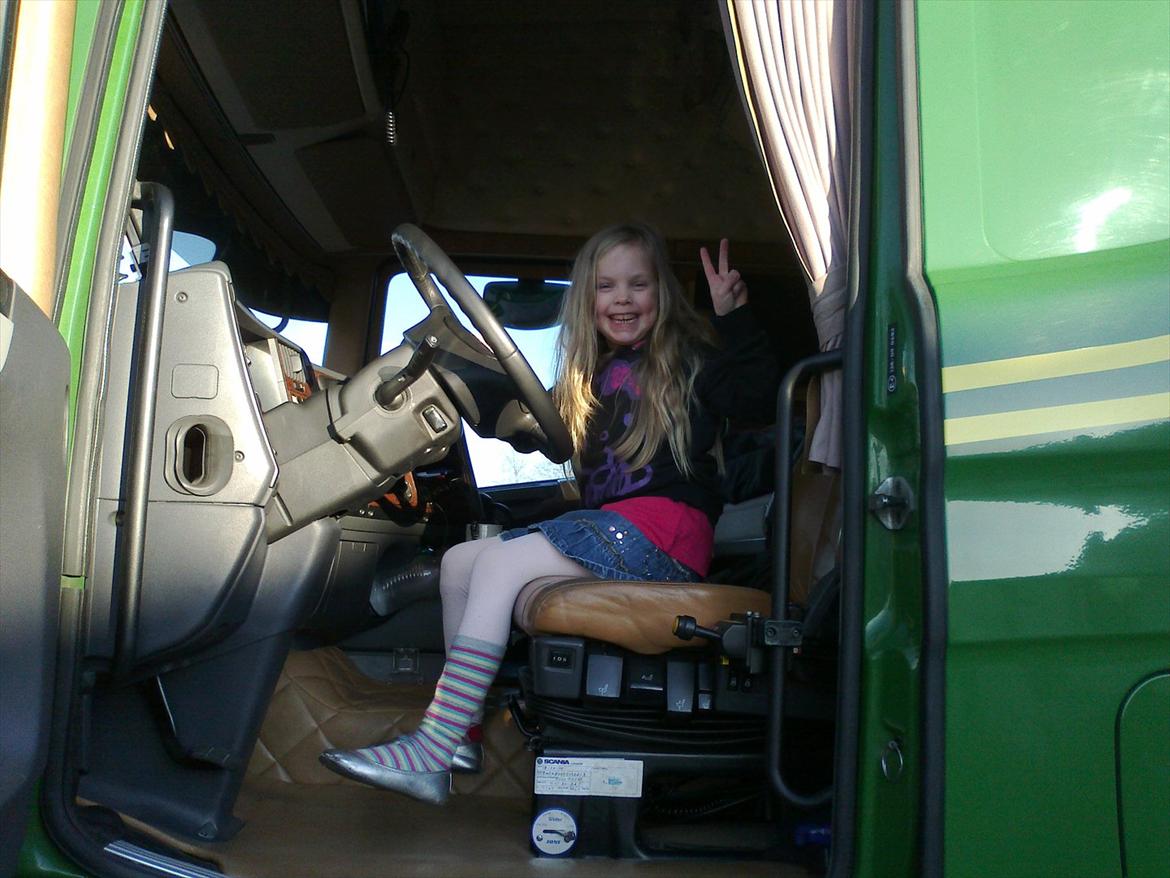 Scania R 620 - Prinsesse Mia hjalp lige Far med et godt billed billede 18