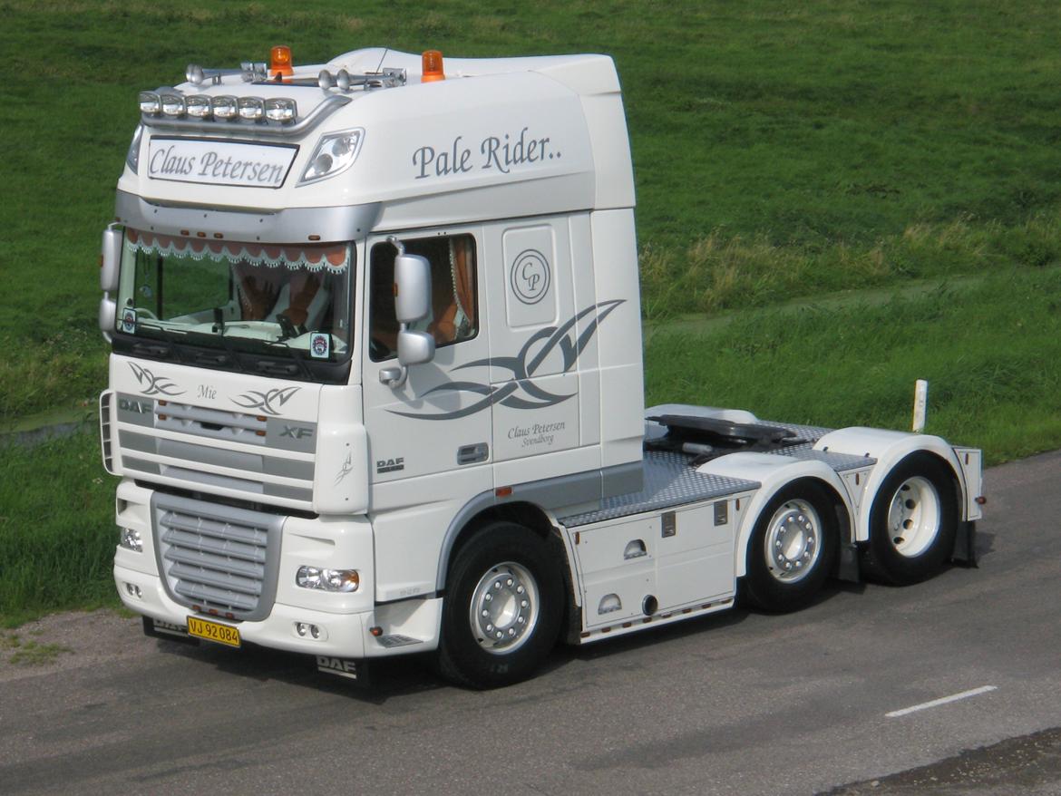 DAF XF105 Pale Rider.. - Billedet er taget på digerne omkring Volendam lige nord for Amsterdam på vej hjem fra Nog Harder i Lopik i 2008  billede 1