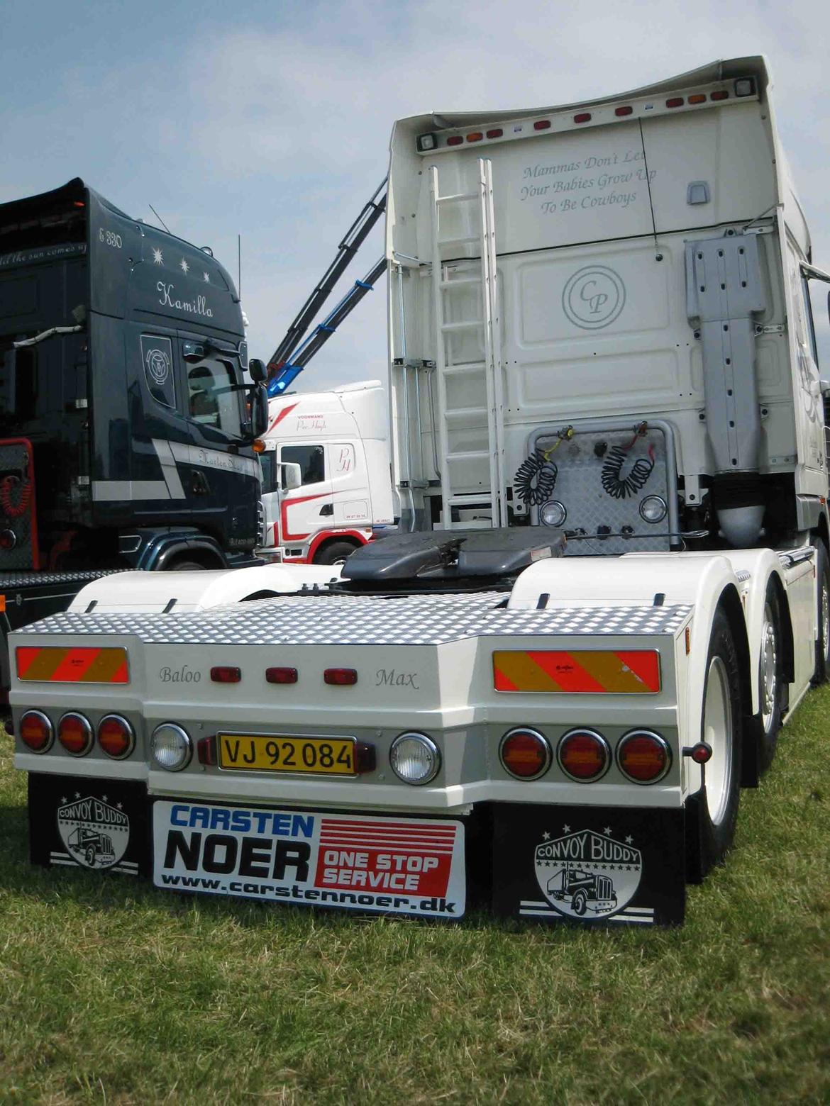 DAF XF105 Pale Rider.. - Så blev der monteret originale Convoy Buddy stænklapper.. De var over 25 år gamle da jeg fik dem, og de fik kun lov at sidde på bilen i sommermånederne.. Har dem stadig og jeg passer på dem.. billede 5