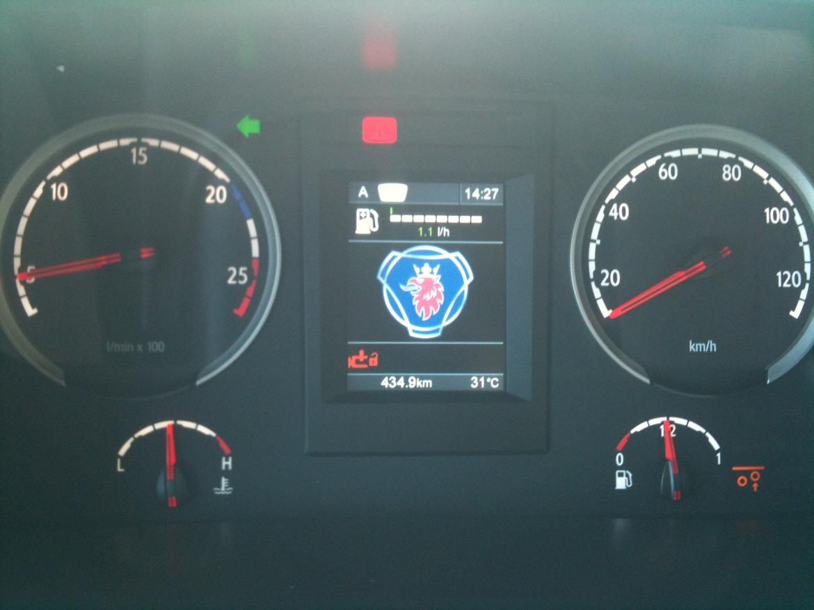 Scania G 480 - Opticruise - Beklager den dårlige kvalitet af billederne indefra kabinen men det var hvad jeg lige havde på telefonen. billede 7