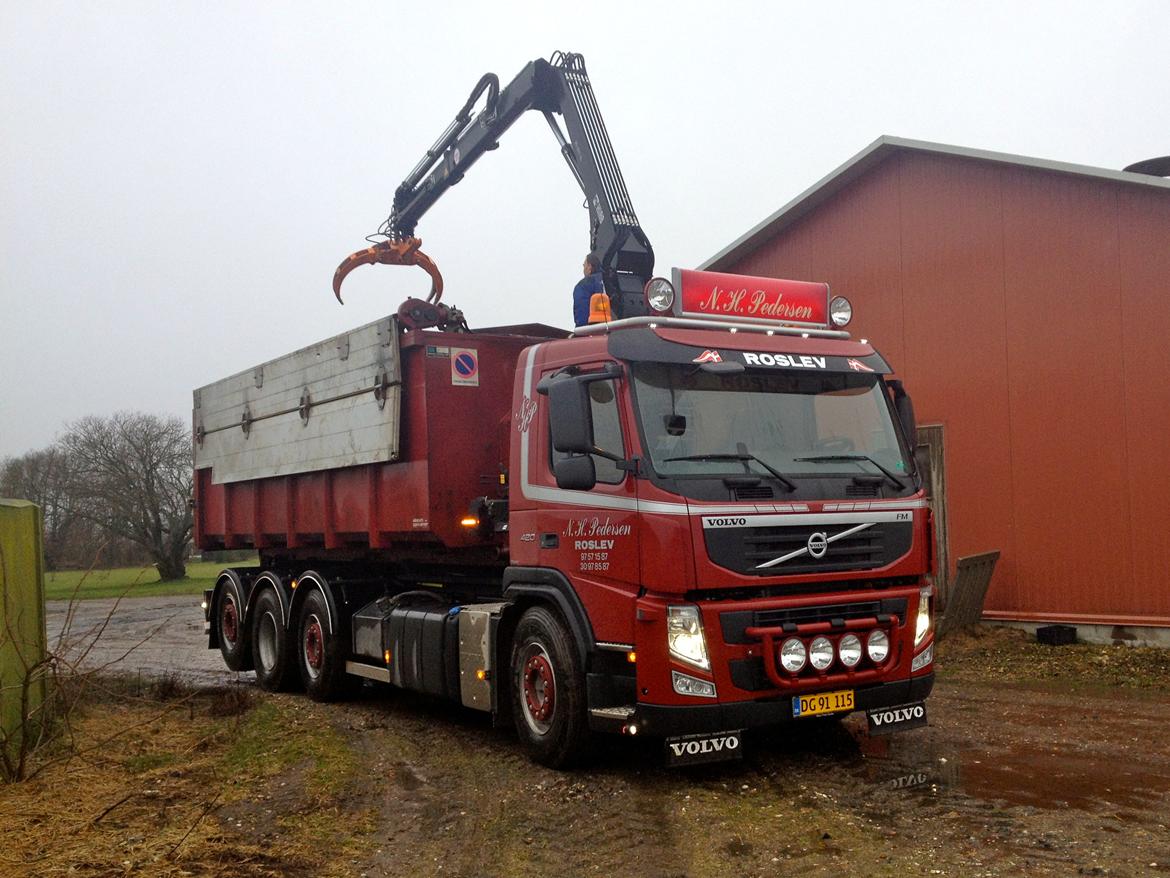 Volvo FM 420 8x2/6 - På job billede 2