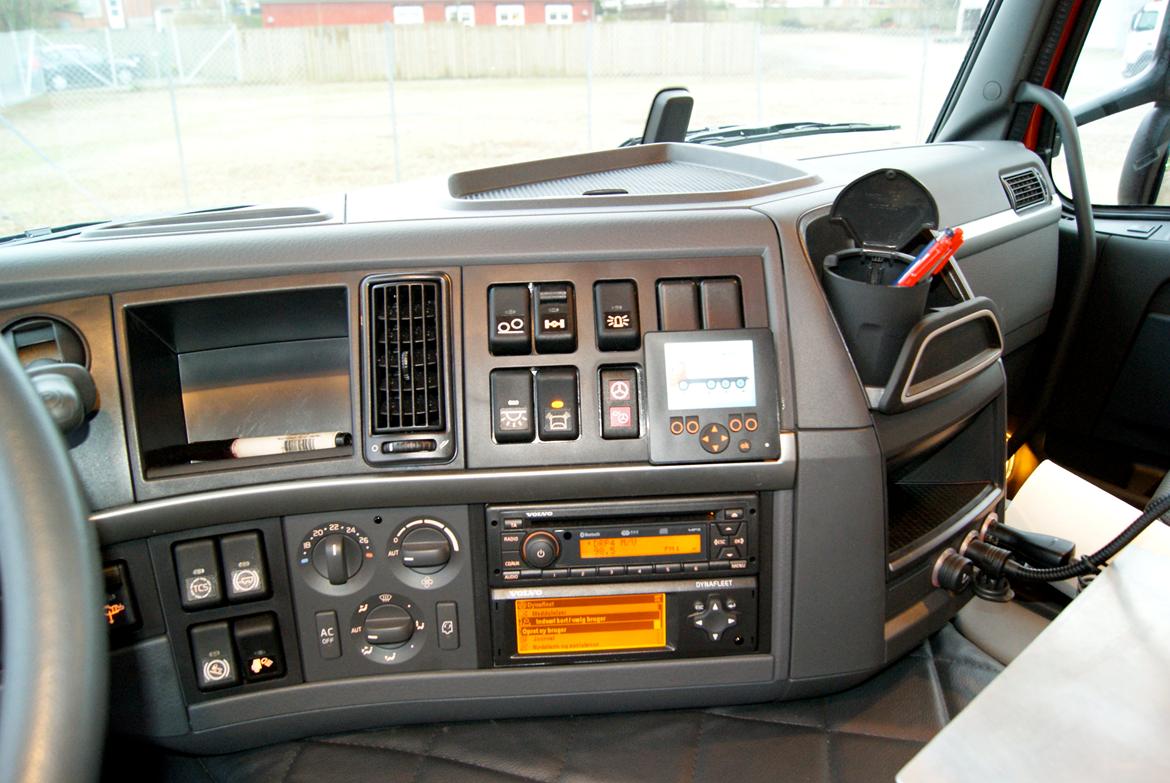 Volvo FM 420 8x2/6 - Her ses vægten som viser trykket på alle 4 aksler og total vægten. billede 17