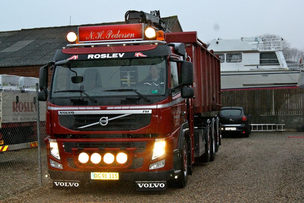 Volvo FM 420 8x2/6 - Lys skal der jo til.. ;)
Vognmanden selv bag rattet. billede 18