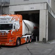Scania R560