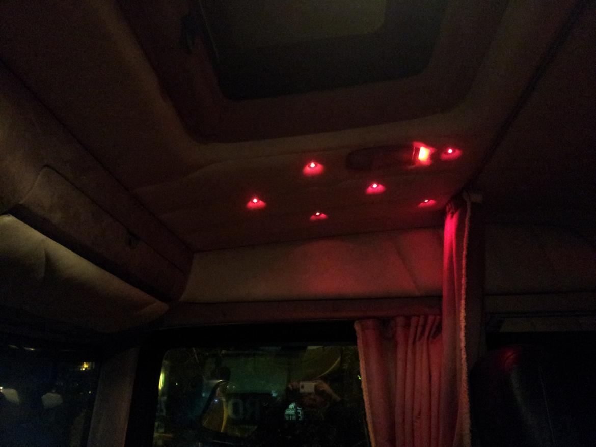 Scania R620 - Dioder i loftet skal der til. Styrken kan justeres på en drejeknap. billede 7