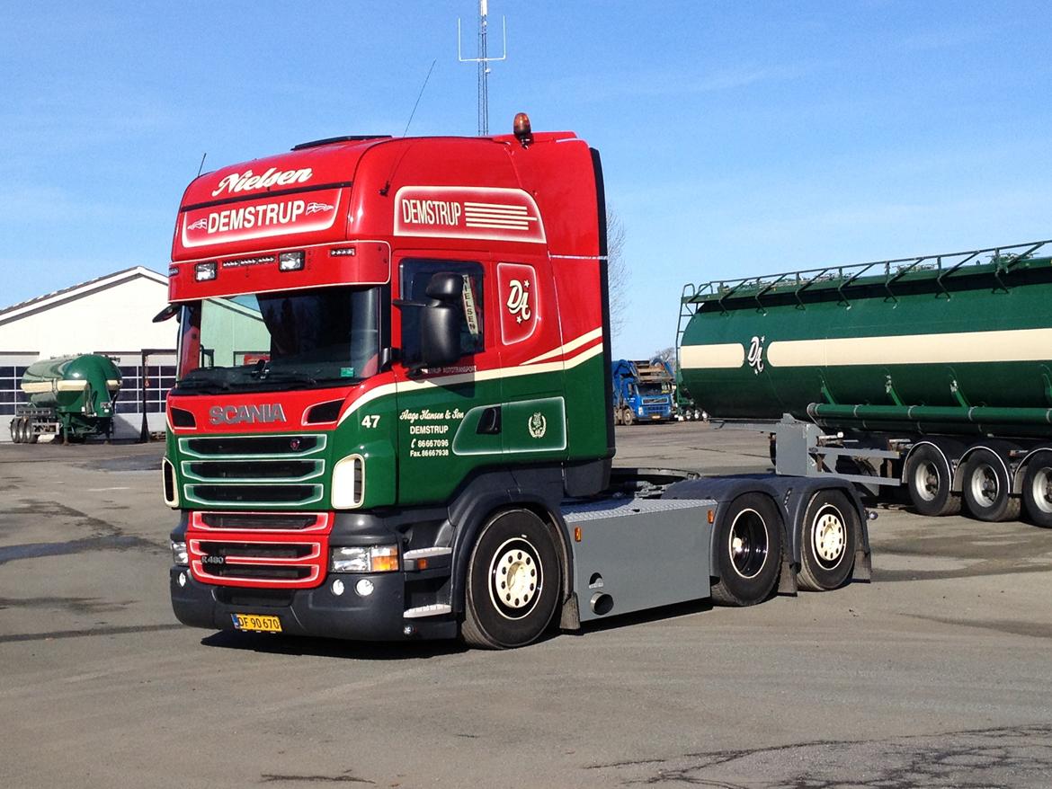 Scania R480 6x2 - Indgangen til førerbunkeren i Demstrup. billede 8