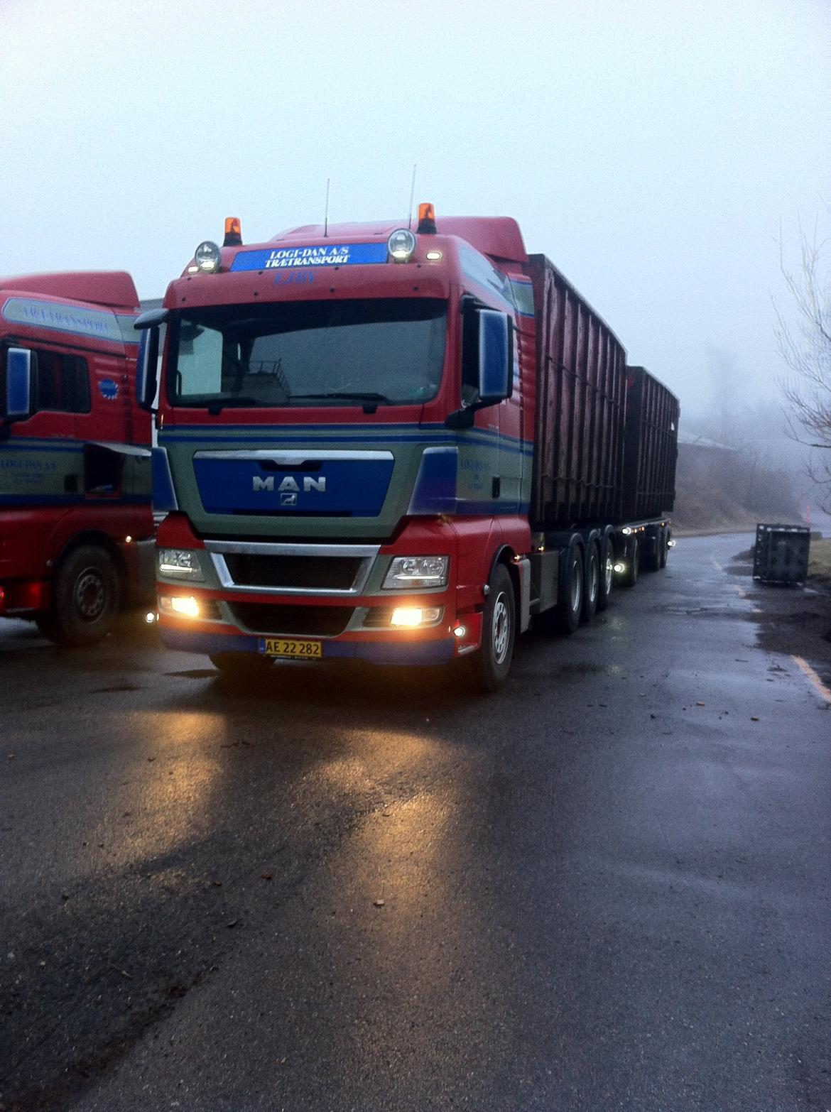 MAN TGX 35.540 - Klar til at tippe af i Odense en tidlig morgen. billede 2