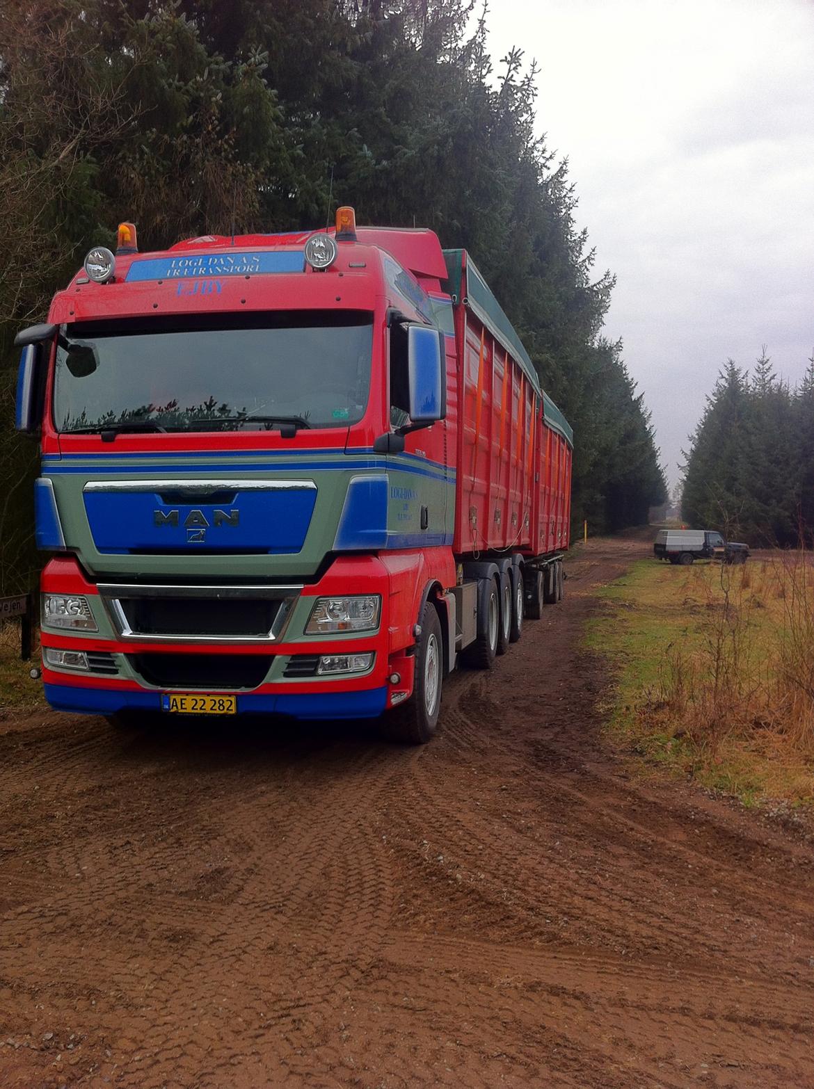 MAN TGX 35.540 - Læsset i eggebæk. billede 1