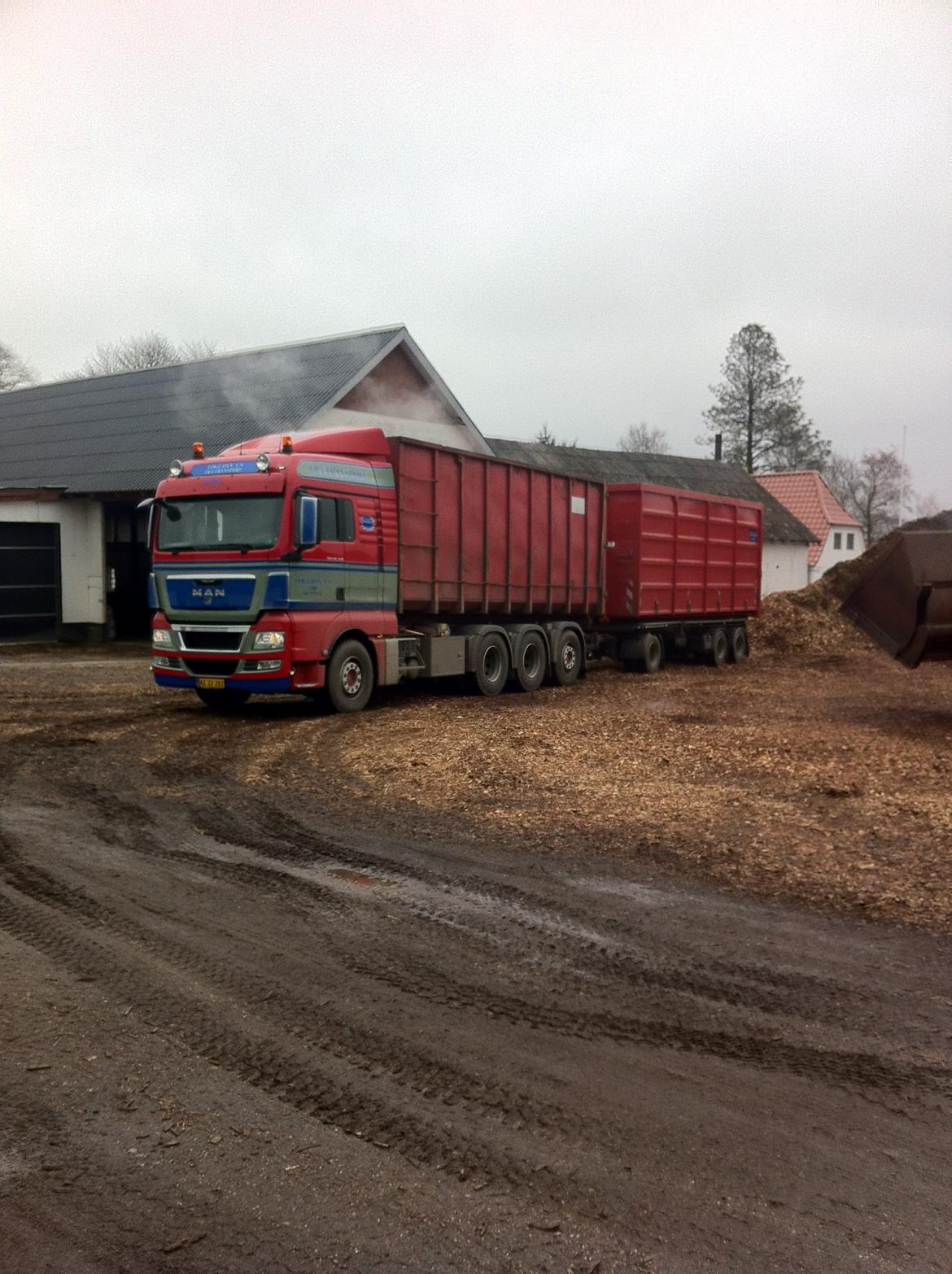 MAN TGX 35.540 - Ved at læsse med ged i Vamdrup. billede 3