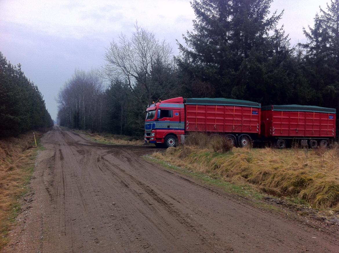 MAN TGX 35.540 - Læsset og klar til afgang. billede 17