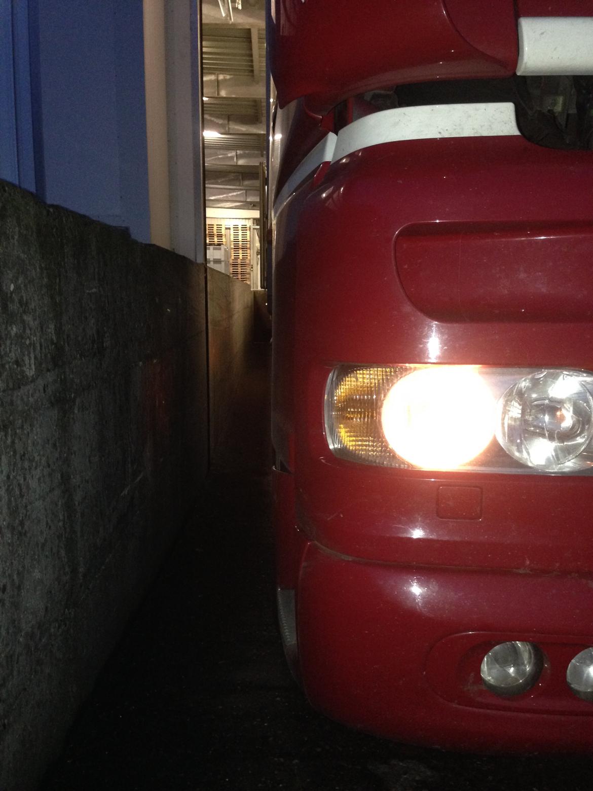 DAF XF 105.460 - Læsning af frost hos Ørbæk Most, Ørbæk. billede 8